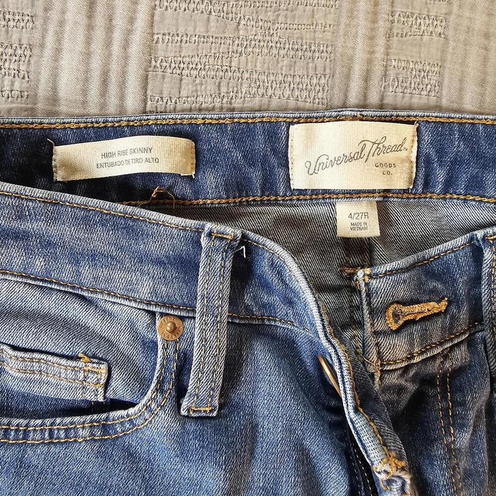Universal Thread High Rise Skinny Jeans Size 4/27 Medium Wash Distressed - Picture 2 of 2